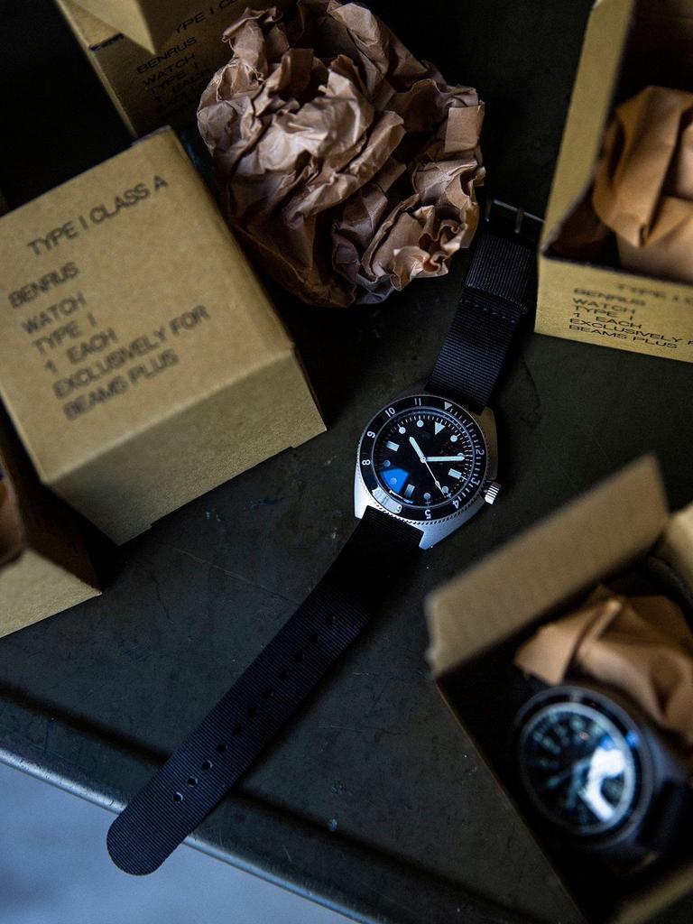 [BEAMS 100 Masterpieces] [BEAMS PLUS] BENRUS x BEAMS PLUS Special Edition TYPE I Men's Watch, SILVER FREE, 38480003707