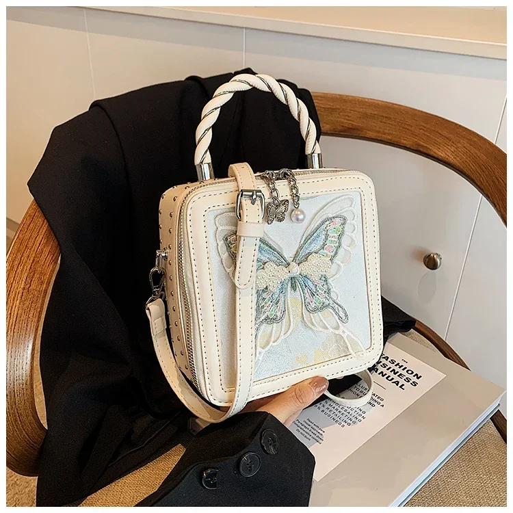 New Chinese Style Crossbody Bag for Women Versatile Butterfly Embroidery Commuting Crossbody Bag