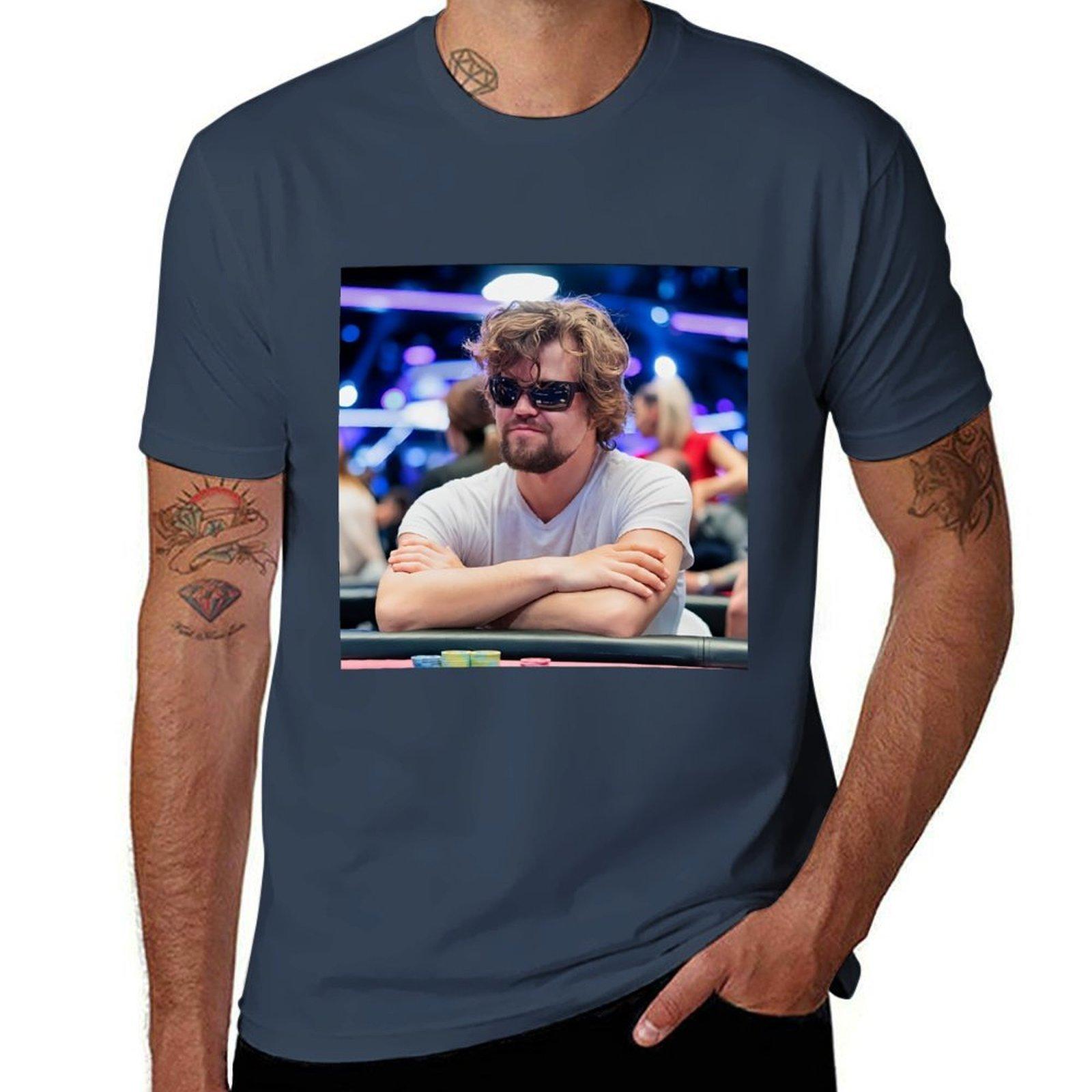 Magnus Carlsen chess player at poker table TShirt Novelty Print Casual Tee Shirt S