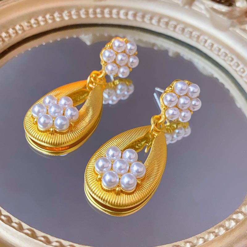 Elegant Medieval-Inspired Retro Round Earrings: Luxurious Vintage Palace Style