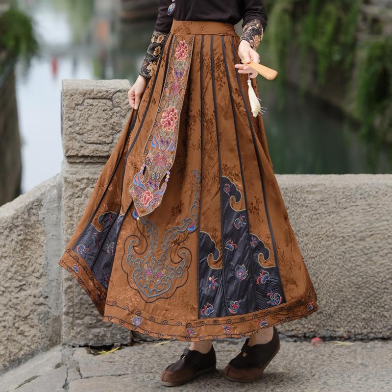 

2024 Autumn/Winter Women s Ethnic Style Retro Embroidered Horse Face Elastic Waist Long Skirt One size кавовий