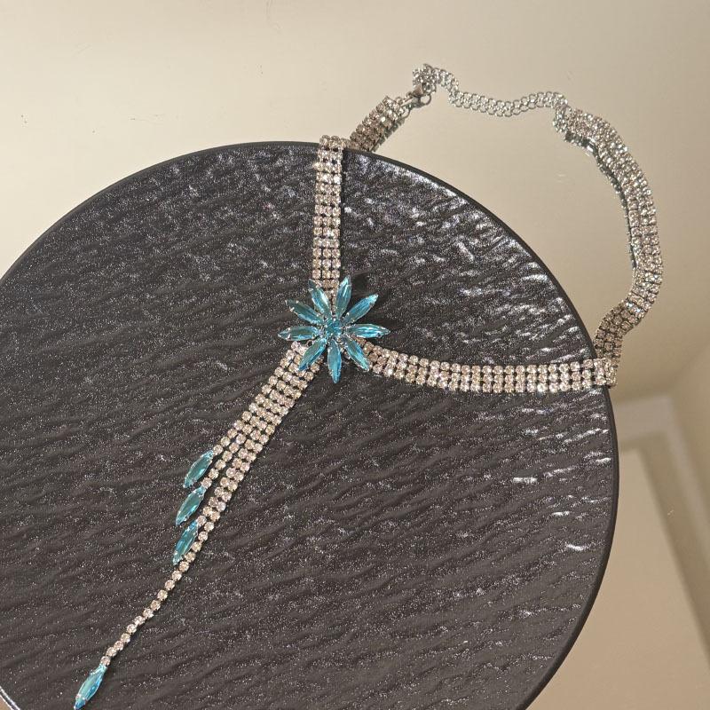 

Подвеска-цветок с бриллиантами, трехслойное ожерелье с бахромой, легкая роскошь, нишевая мода, цепочка на ключицу, изысканная индивидуальность, темперамент