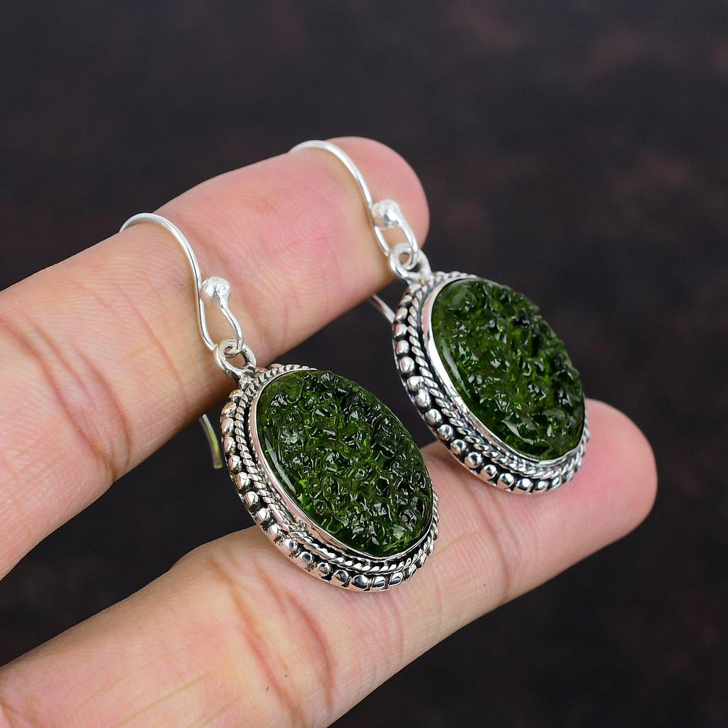 Vltavínové náušnice Vintage náušnice s drahokamy Náušnice ze sterlingového stříbra 925 Ručně vyráběné náušnice Decentní šperky Designérské náušnice Dárky pro přítelkyni