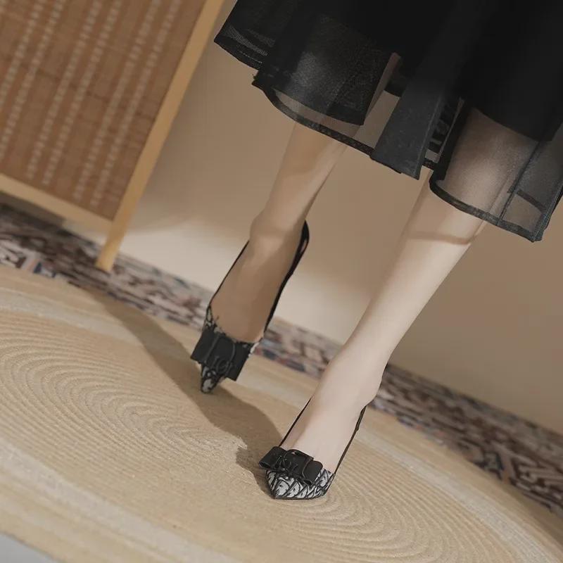 2024 Novos Sapatos de Salto Stiletto de Bico Fino e Boca Baixa Femininos - Moda Elegante e Versátil para Socialites