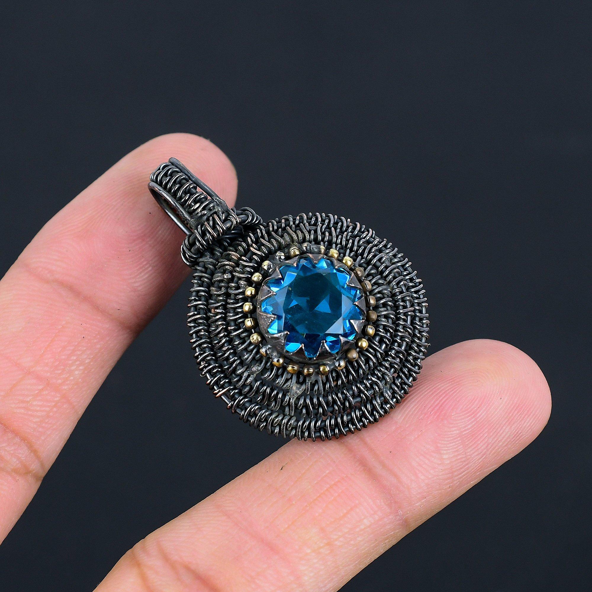 

Голубой топаз драгоценный камень удивительный ручной работы медная проволочная обертка ювелирное украшение кулон для любви 1.77 Inches синий