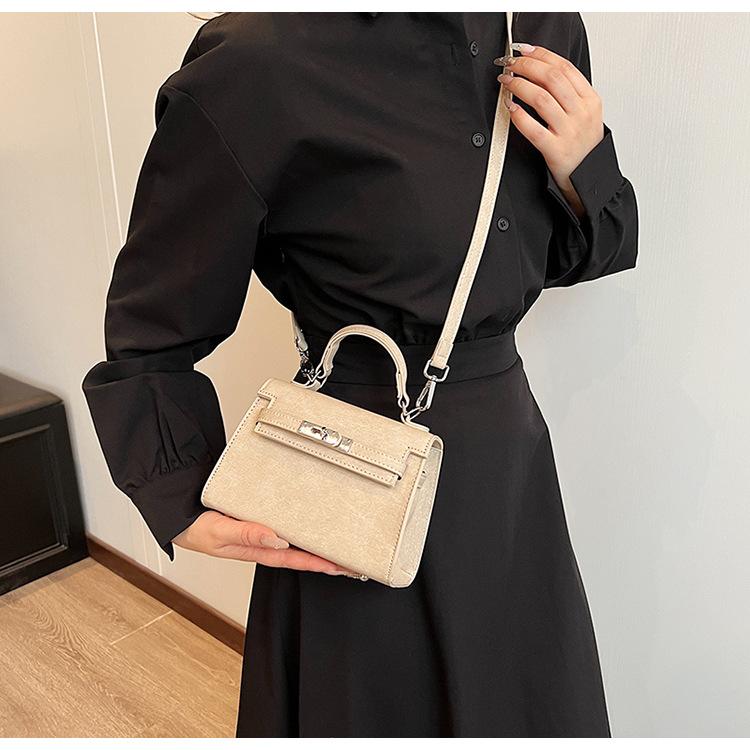 Letošní populární niche ruční taška Kelly Dámská nová retro vysoce kvalitní textura Jednoramenná crossbody taška
