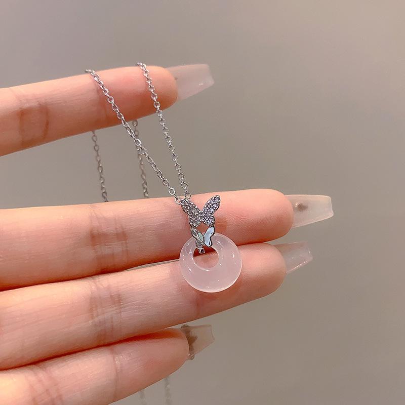 

Resin Round Ring Butterfly Pendant Necklace for Women High-end Clavicle Chain Jewelry Accessories