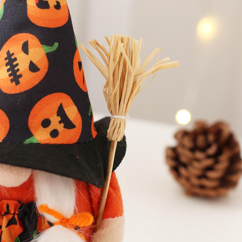 Dekoracje na Halloween, urocza beztwarzowa lalka wiedźmy, ozdoba na stół imprezowy w domu