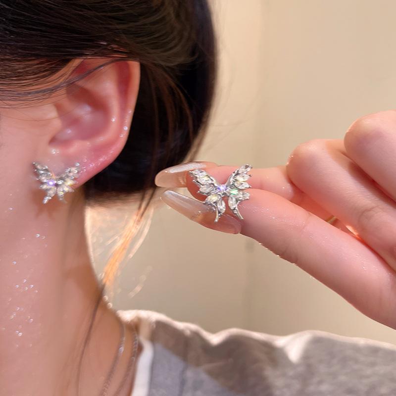 Super fairy diamond-set butterfly earrings, female stud earrings, no ear holes, earbone clips, simple and sweet earrings.