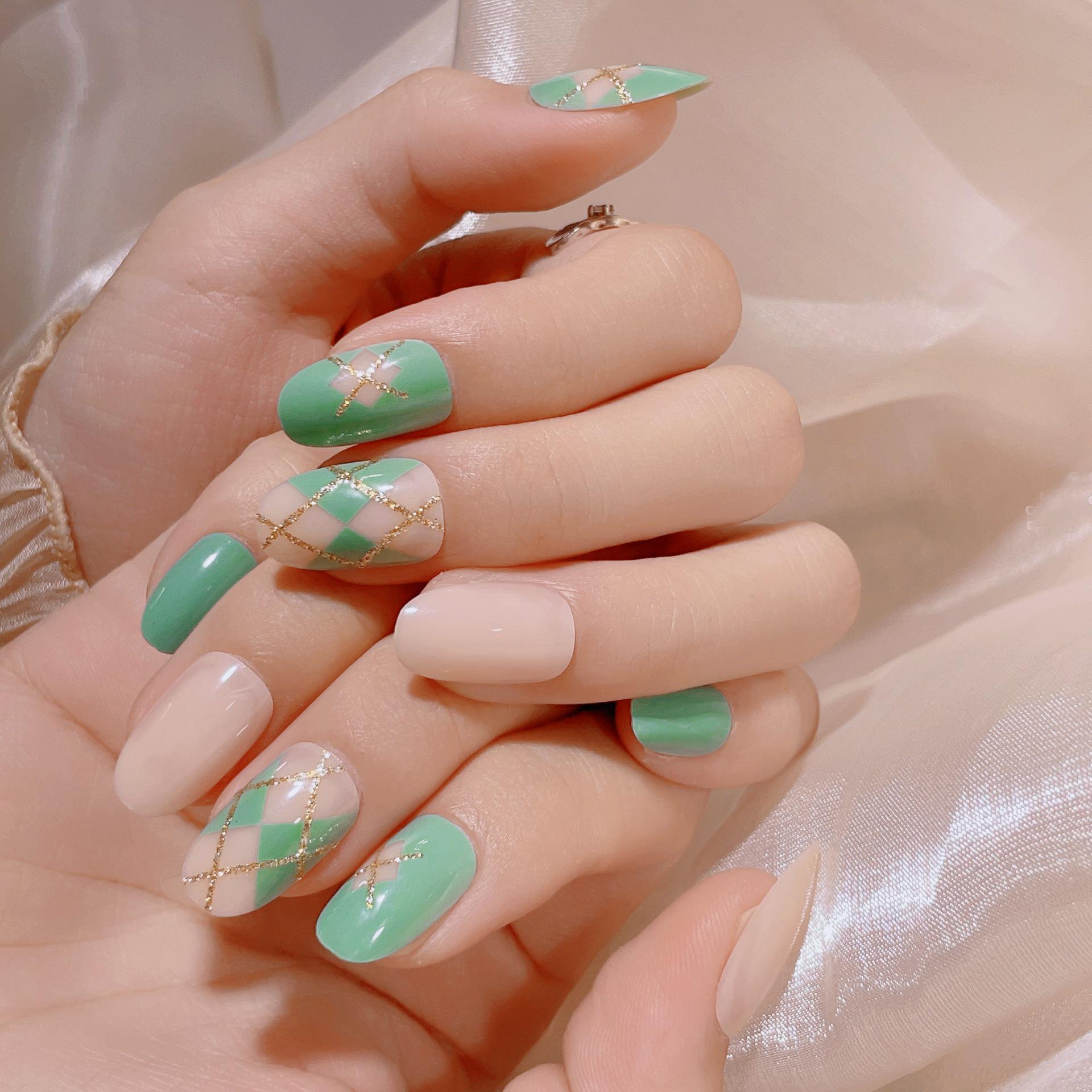 

Removable Wearable Spring-Summer Fresh Green & Gold Glitter Checkered Fake Nails