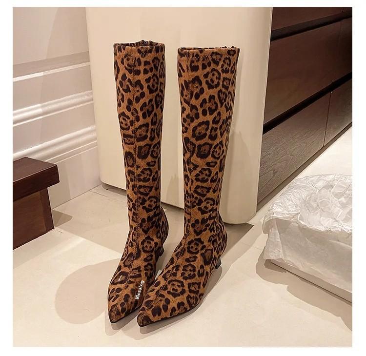 Modische Motorradstiefel Damen Herbst Winter Slim Spitzzehe Leopardenmuster Samt Lange Stiefel Mittelhoher Absatz Reißverschluss