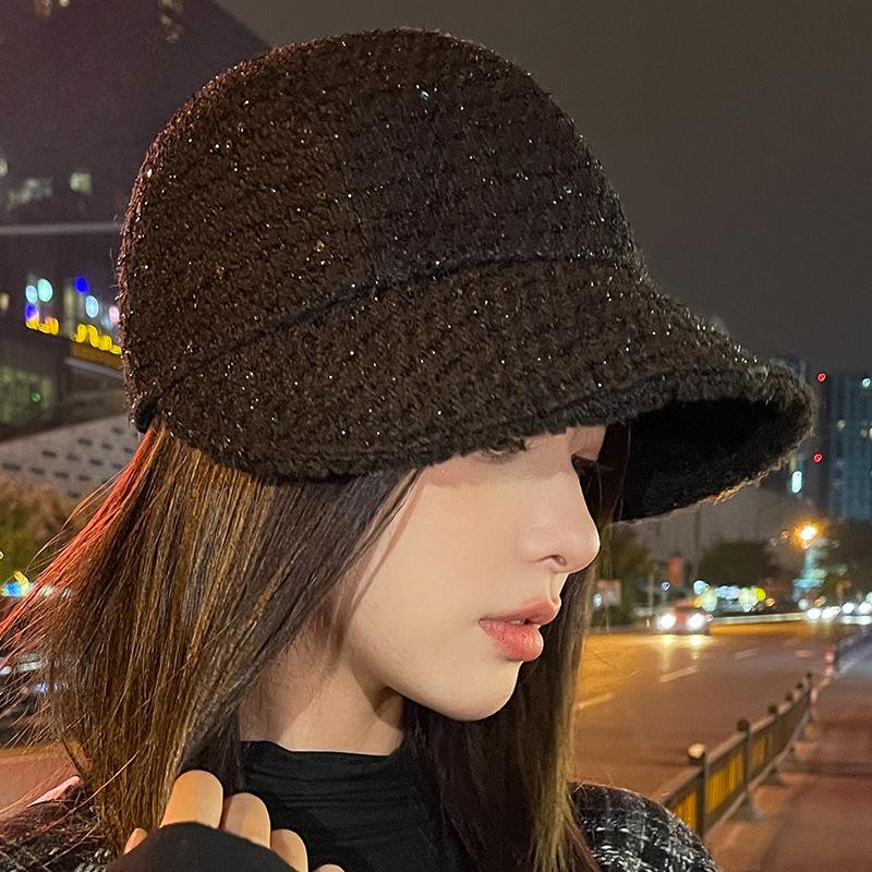 Xiaoxiangfeng Chapéu de lã de cordeiro com lantejoulas Duckbill para mulheres com isolamento de pelúcia Chapéu de pescador versátil e moderno