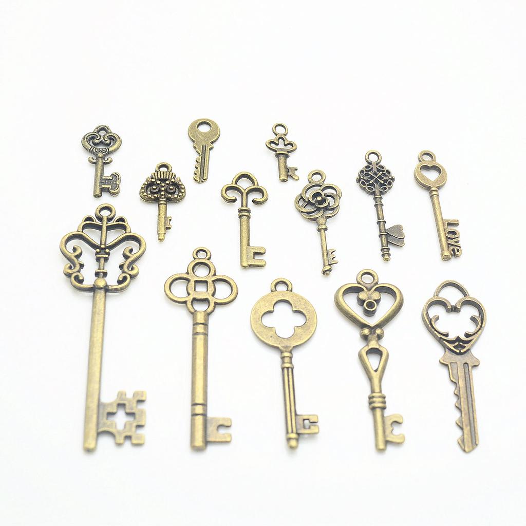13pcs Assorted Vintages Style Keychain Pendants Random Metal Charms Retro Design for Keys Gift Ideas Decorative Items