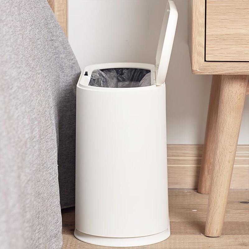 LYNN Narrow Press-Top Trash Can