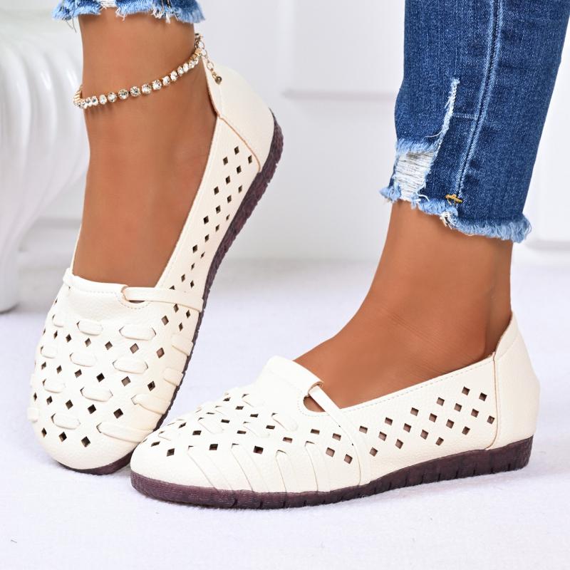 Women Sandals Hollow Out Slip on Sandals 2025 Flat Low Heel Mother Shoes for Women Summer Breathable Soft Leather Shoes Woman