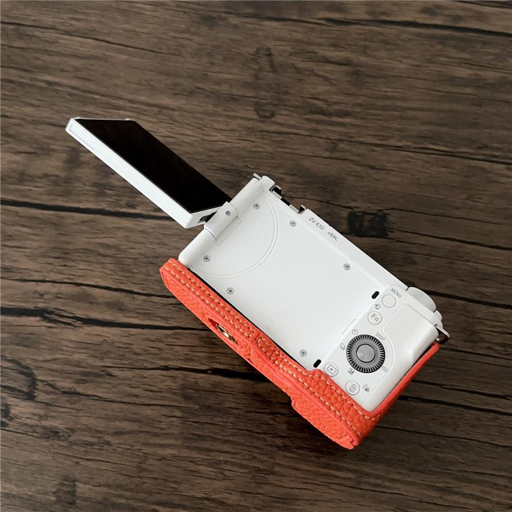 Handgefertigte PU-Leder Kamera Halbtasche für Sony ZV-E10 ZVE10 mit Bodenöffnung Körperabdeckung