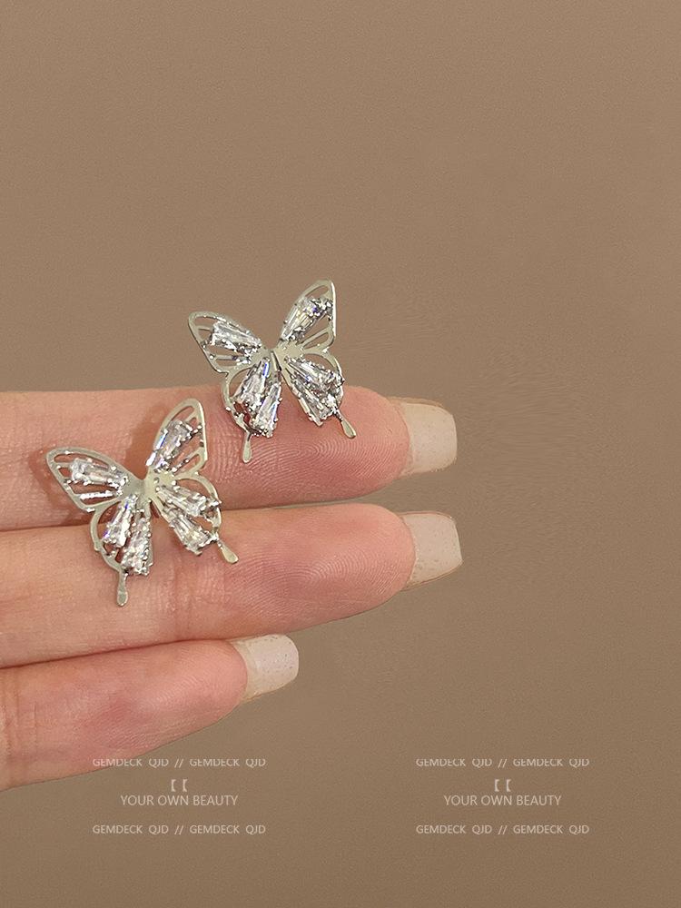 French Retro Zircon Pearl Stud Earrings - Elegant, Versatile Light Luxury Design for Women