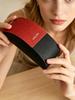 Prada Estojo Rígido para Óculos com Costura Vermelha e Preta, Caixa Portátil de Armazenamento para Óculos de Sol com Textura de Couro, Pano para Óculos e Caixa de Presente