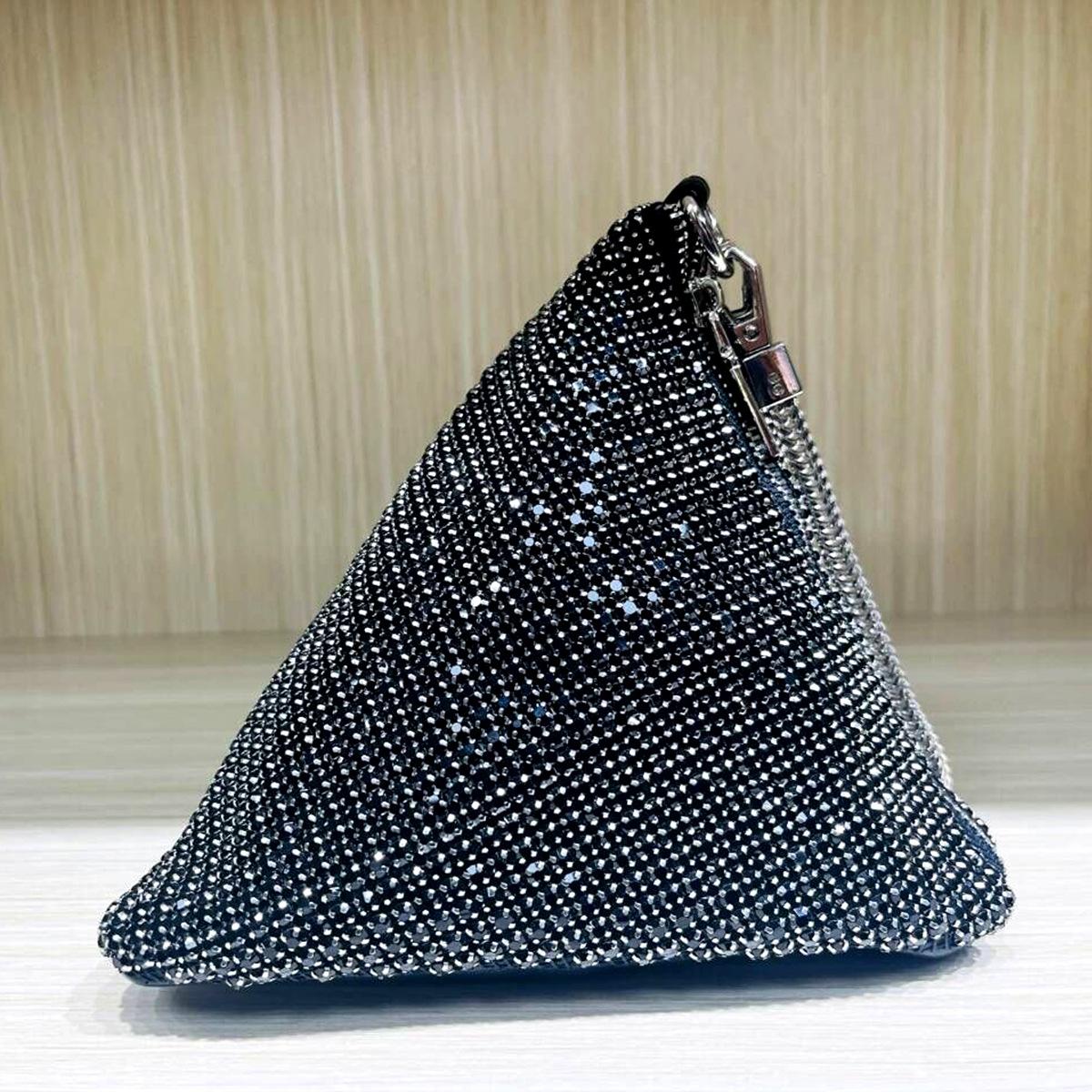 

Dw Diamond-Encrusted Shiny Wrist Bag Triangular Zongzi Shape Dinner Bag Chain Rhinestone Wrist Bag чорний