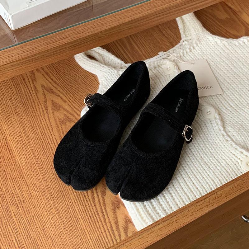 

Мода Странный Палец Мода Флок Женские Мэри Джейн Балетки Обувь Мягкая Женская Неглубокая Обувь Ремешок с Пряжкой Женские Балетки С Обувью леди 35 чёрный