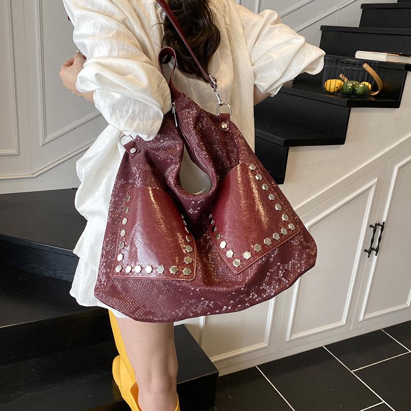 Torba tote z imitacji skóry węża, duża pojemność, miękka skóra, nitowana, torba na ramię, modny luksusowy design, damska torebka CLE