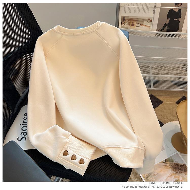 Women's Heart Embroidery Crewneck Sweatshirt: American Style, Long-Sleeved, Versatile, and Age-Reducing for Spring and Autumn.
