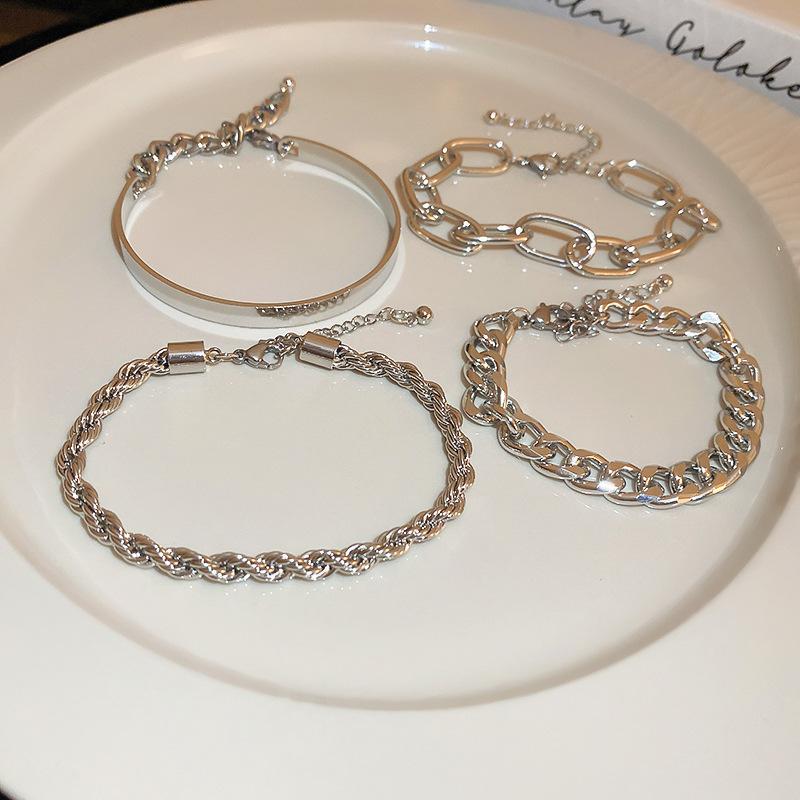 Metal chain multi-layer design O-shaped bracelet cold wind stacking fashion bracelet high-end light luxury bracelet set