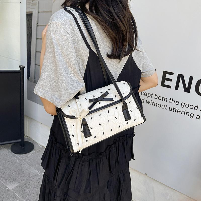 Black pink contrasting color bow small bag women's 2025 summer new shoulder underarm bag fashionable and sweet hand bag
