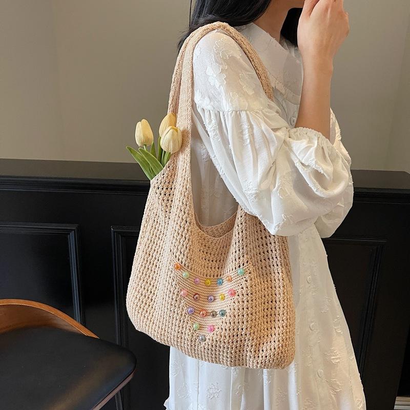 Hollow-out large-capacity knitted bag, new niche design, fashionable single shoulder casual relaxation, literary underarm bag.