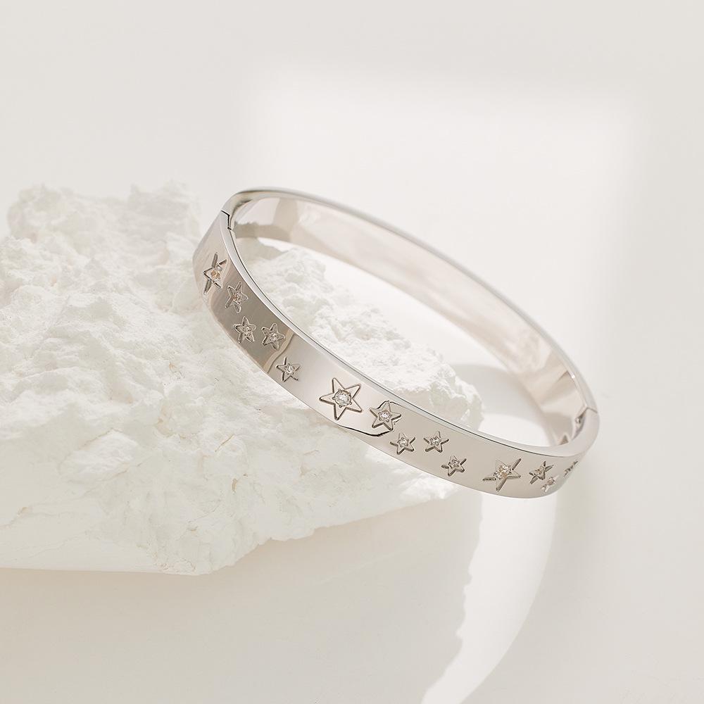 Gold Stainless Steel Bracelet with Zirconia-Inlaid Star Clasp