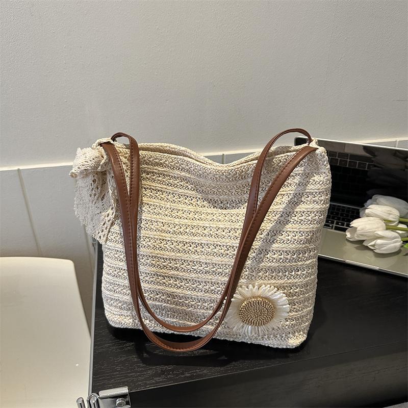 Straw Bag Summer New Product Bucket Bag Girl Heart Niche Casual Woven Beach Bag