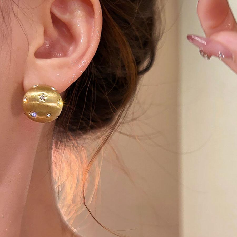 18k Zirkon gebürstete runde Ohrringe übertriebene leichte Luxusstecker modische vielseitige Ohrringe