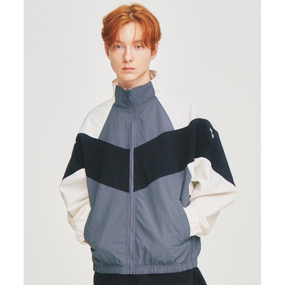 

Легкая куртка FILA V в сочетании цветов FE2JKF5102XGRY GREY/095