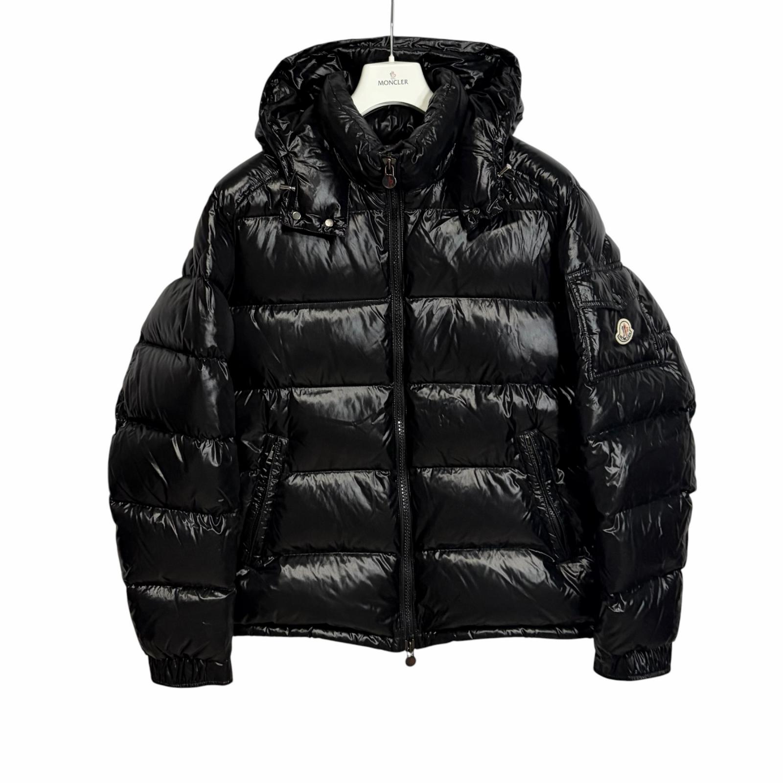 

Вжита MONCLER D2091403660568950 MAYA Пуховик Блискучий чорний чоловічий