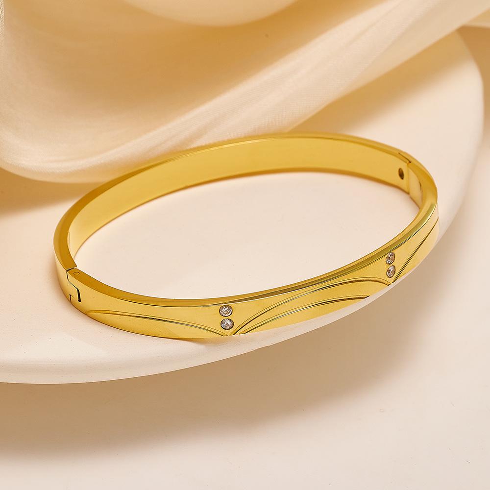 European Retro Zirconium & Titanium Bracelet - Fashionable, Versatile, Durable Gold Finish