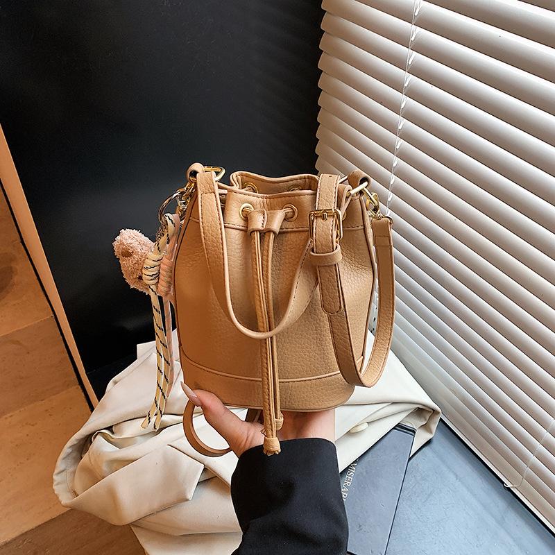 Today's Popular Niche Bags, New Women's Bags, Fashionable Versatile Messenger Bags, Commuter Hand Bucket Bags