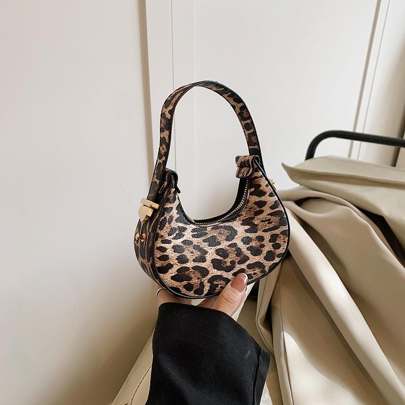 

2025 winter niche design trend ins shoulder armpit bag personalized fashion foreign style handbag crescent bag women хаки