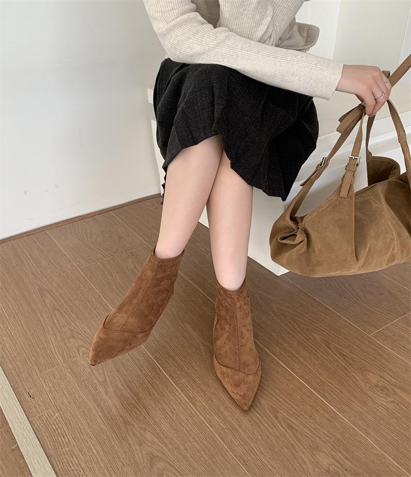 

Сяосянфэн внутренний тонкий каблук эластичные тонкие ботинки 2025 зима новый ретро острый носок нишевые универсальные ботинки мартин 39 светло-коричневого