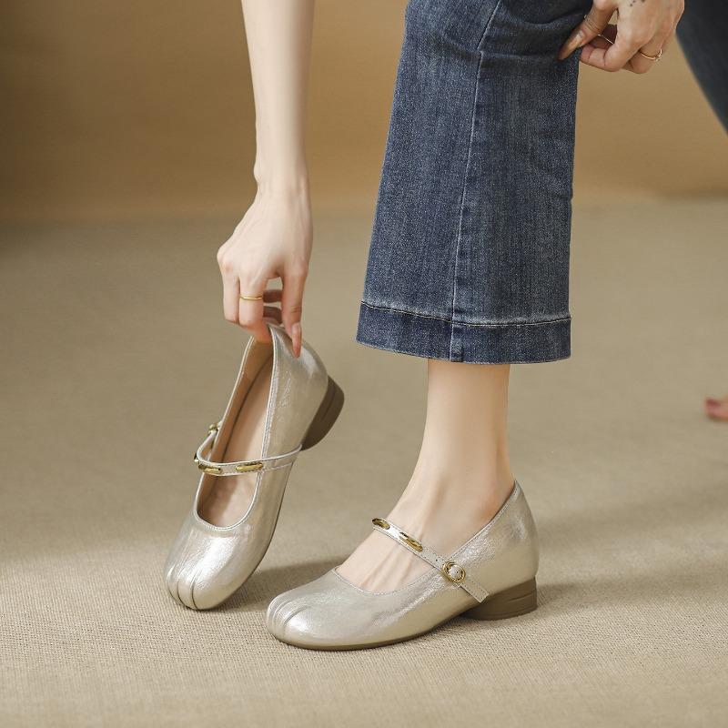 French Mary Jane single shoes women's new shallow mouth one-word buckle soft sole comfortable small size gentle wind