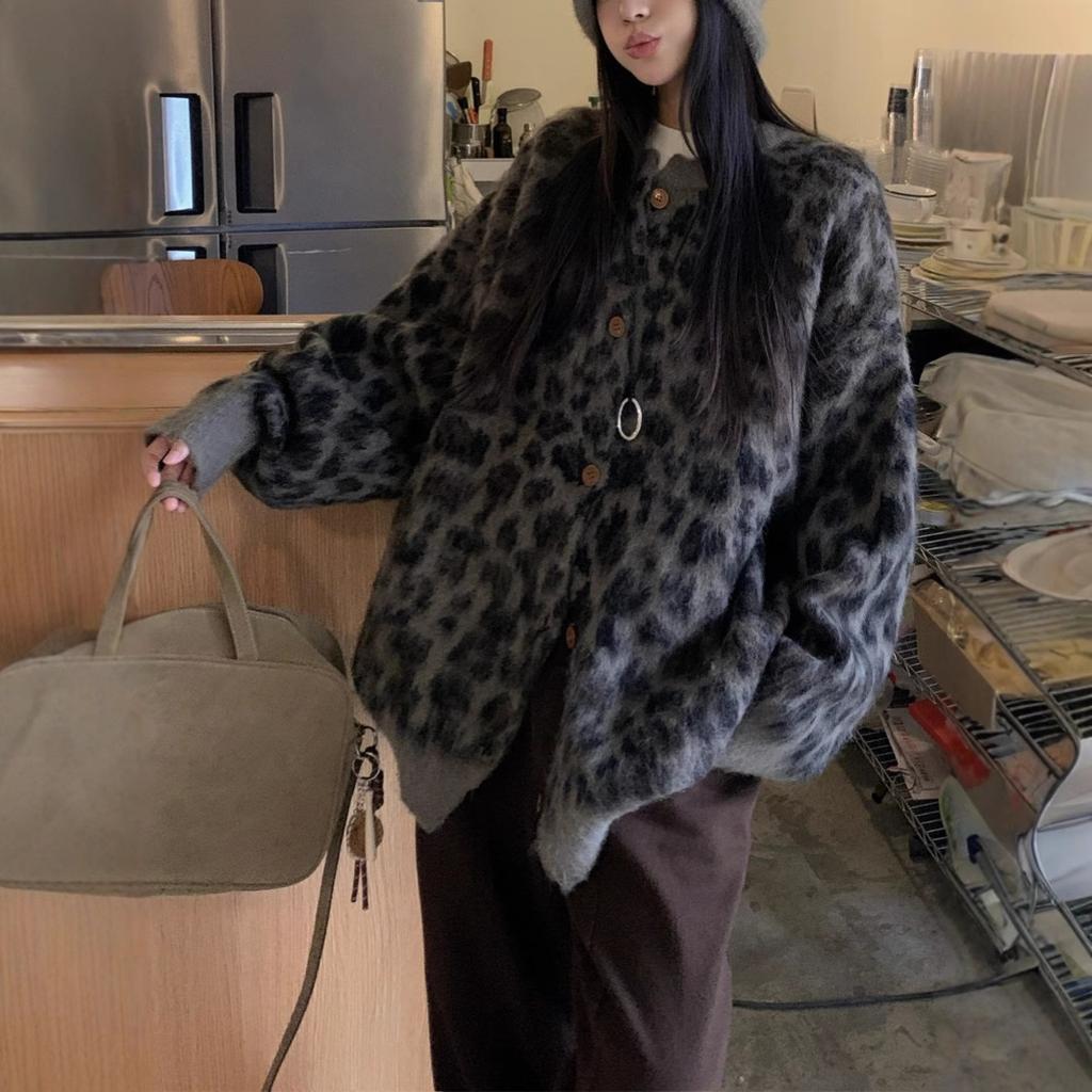 Round-neck Loose Knitted Coat Women's Single Button Thickened Leopard Print Sweater Cardigan for Autumn and Winter