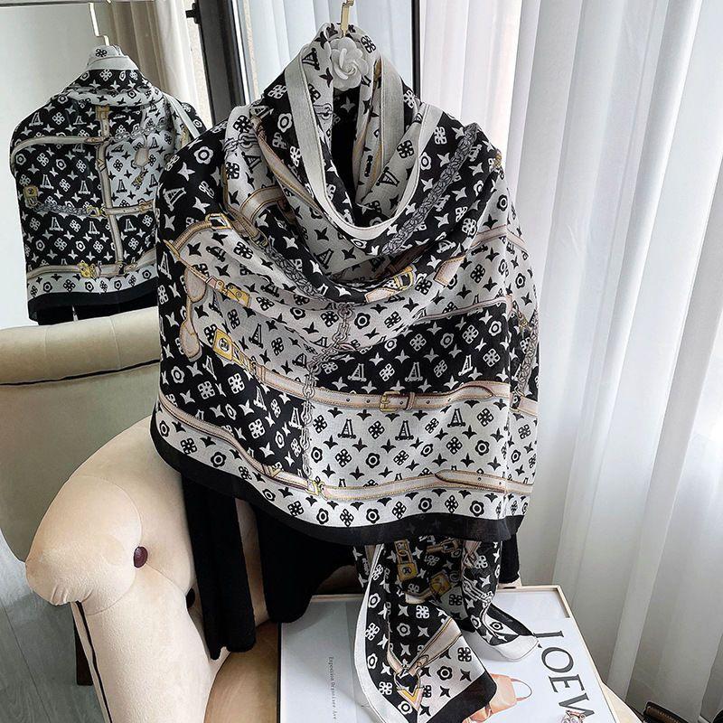 Luxury Brand Autumn and Winter Women New Style Fashion Color Matching Print Silk Scarf Lady Popular Headcloth Beach Shawl