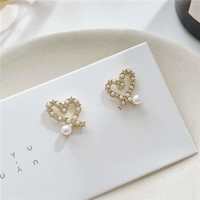 Temperament simple pearl love stud earrings women's light luxury niche design sense high sense Korean versatile earrings ear jewelry