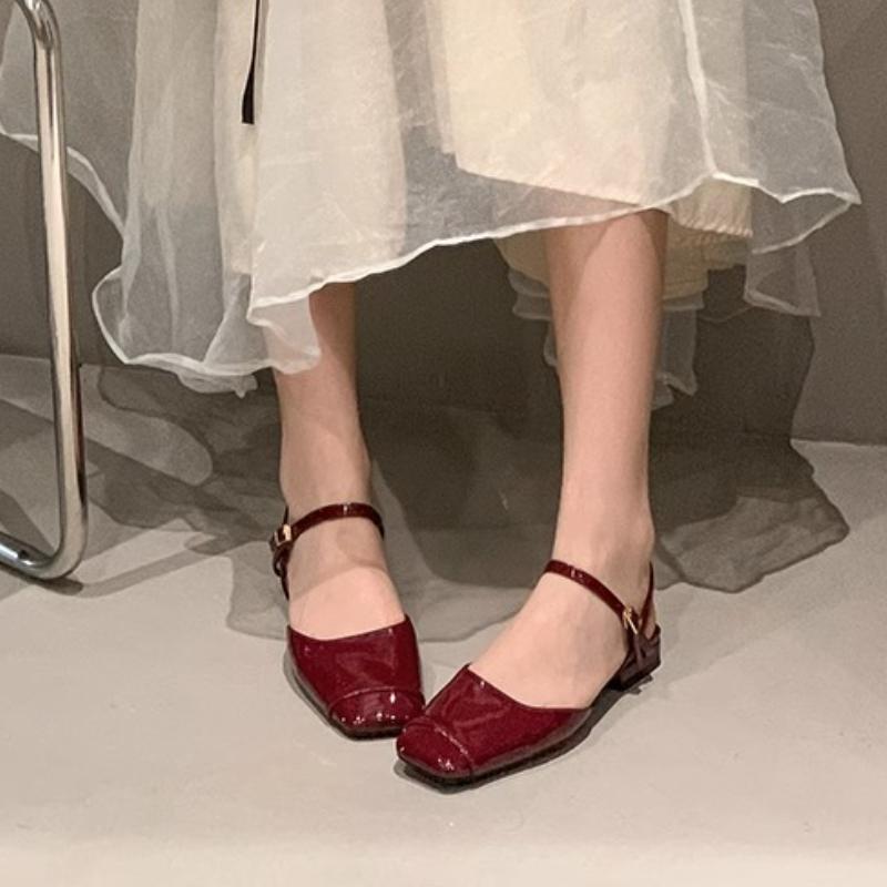 Mode Französischer Stil Eckige Spitze Kombiniert mit Rock und Sandalen für Damen-Outdoor-Bekleidung Neu Sommer Einzelknopf mit Flachssohle für Damen