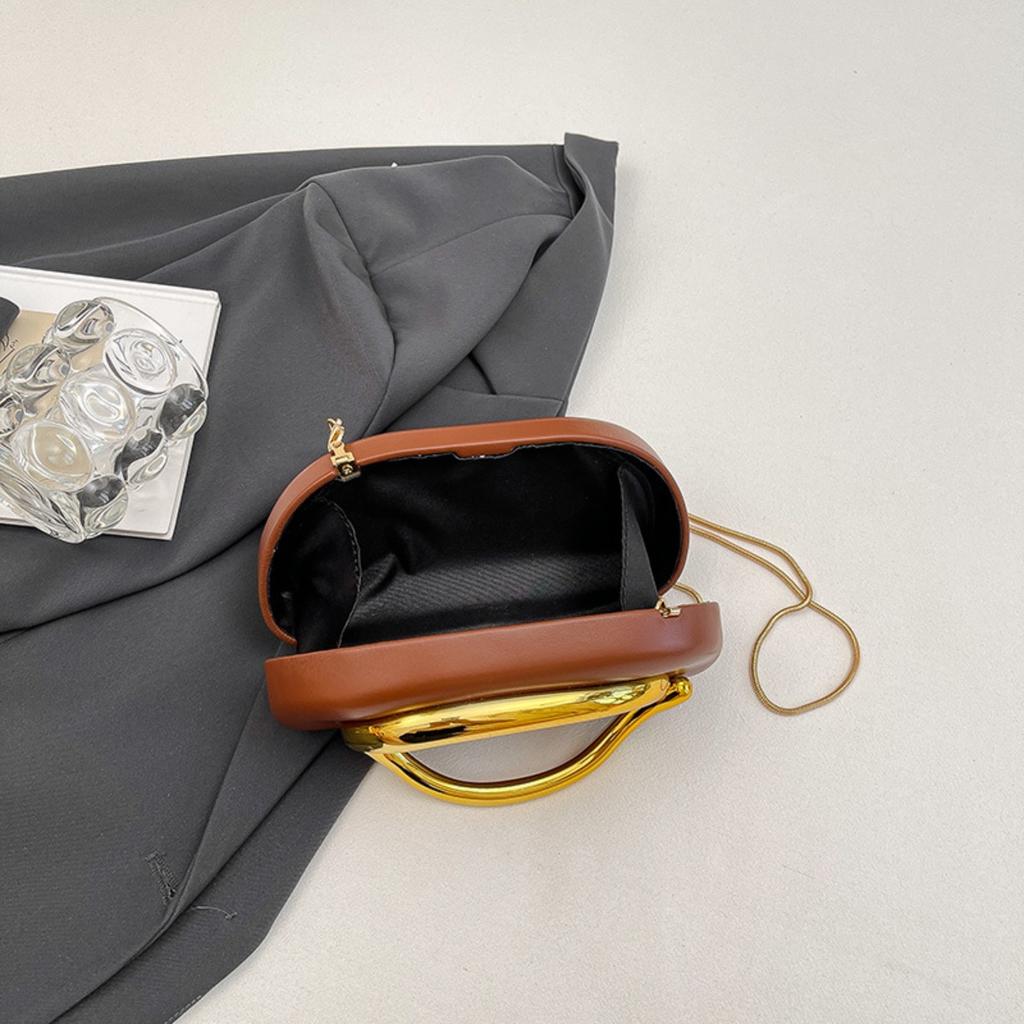 Ladies' Detachable Chain Shoulder Strap Bag -Gold Metallic PVC Banquet Handbag with Magnetic Closure Design, Simple and Fashionable Commuter Party Use