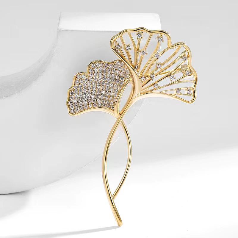 Ginkgo Biloba Brooch Luxury Temperament, Design Sense Niche, High-End Pin, Delicate Suit, Corsage Accessories
