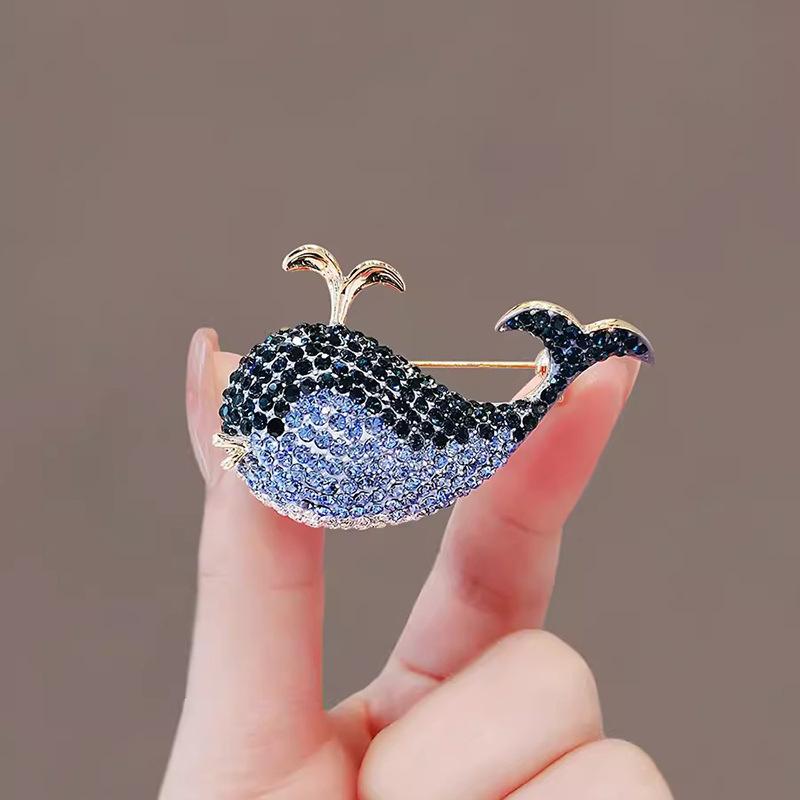 

Милая брошь в виде синего кита для женщин, дизайнерская брошь Sense Niche, высококачественная булавка в виде морского животного, аксессуары для костюма на любой вкус