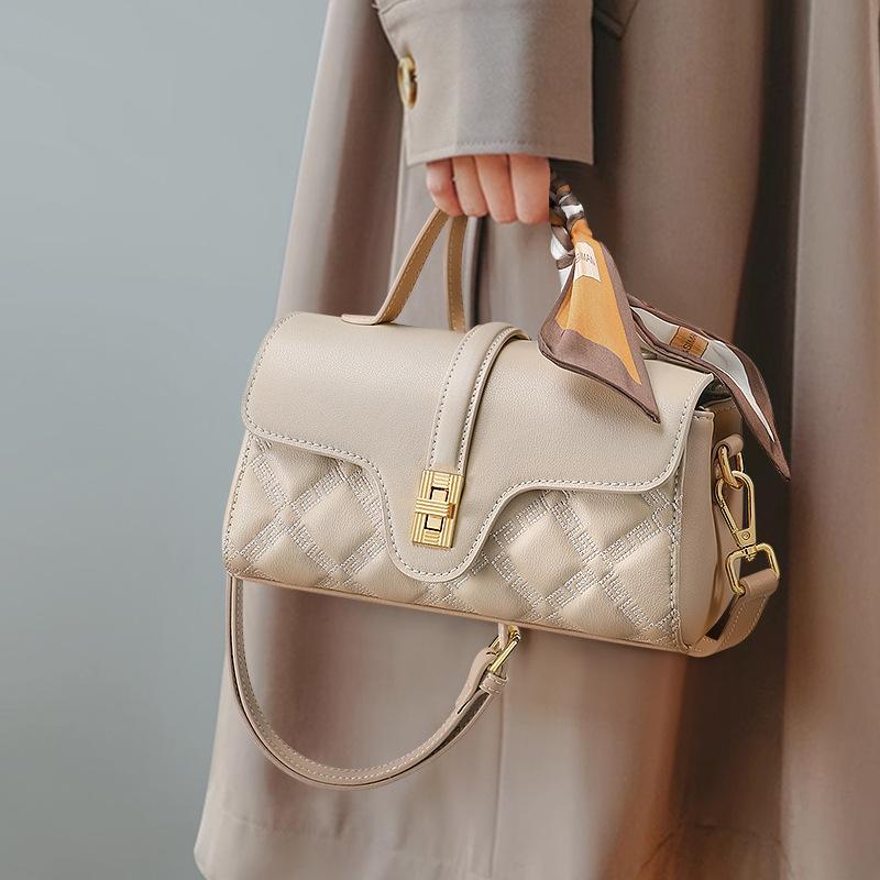 

Light luxury texture rhombus women s bag fashion lock handbag versatile shoulder messenger small square bag new gift