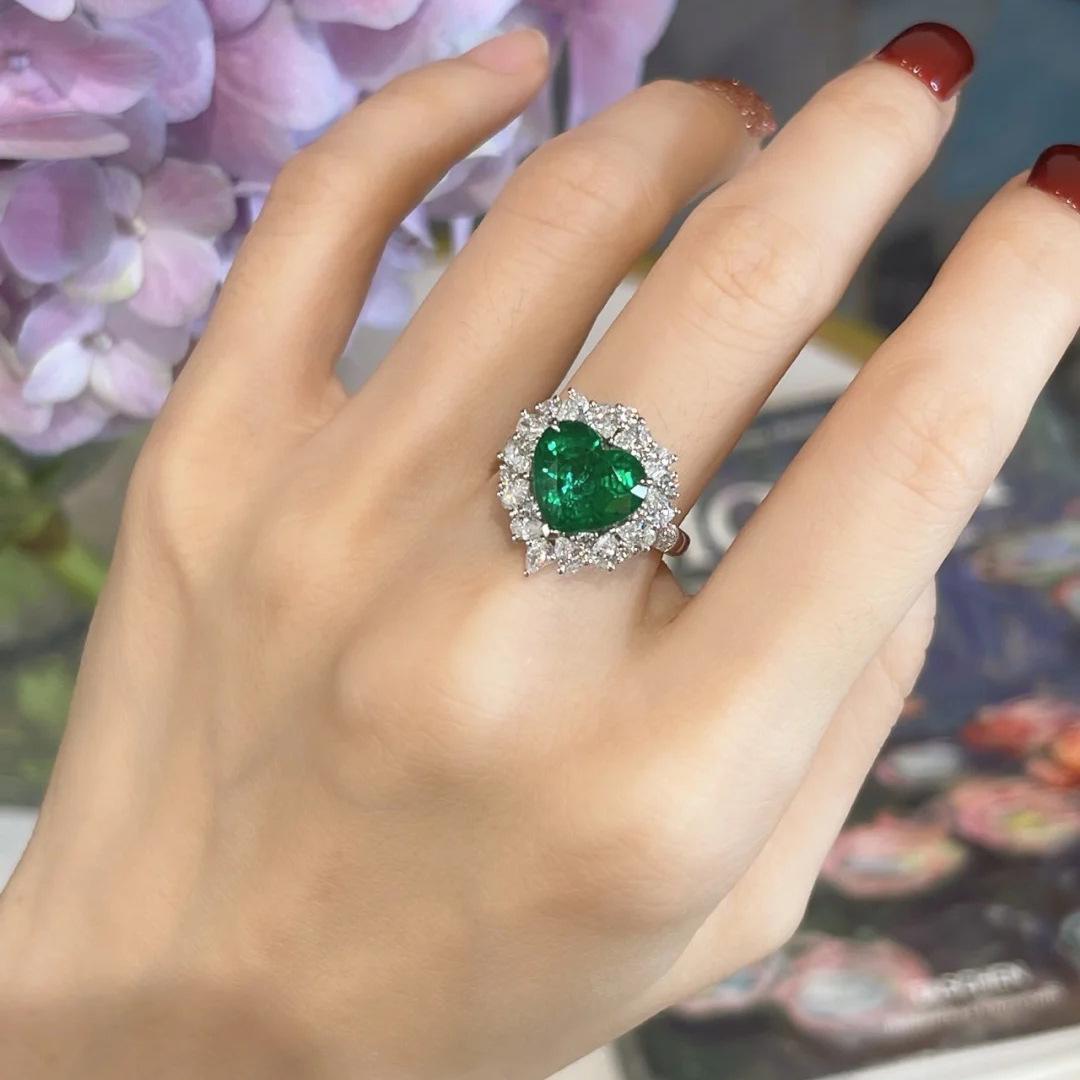 French Retro Emerald Ring, Love Light Luxury Ring, High-End Heart-Shaped Green Gemstone Ring, Adjustable And Versatile. opening adjustable