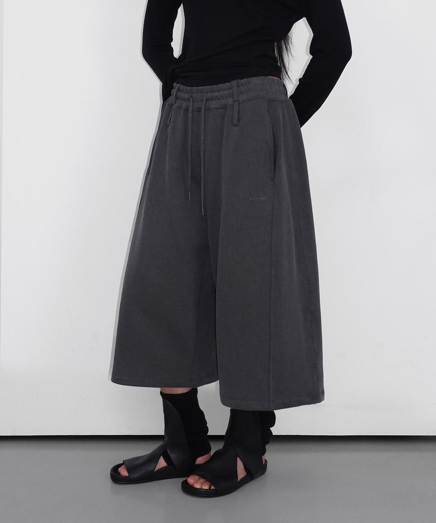 Saendeulig Pigment Bermuda Sweat Shorts_Charcoal