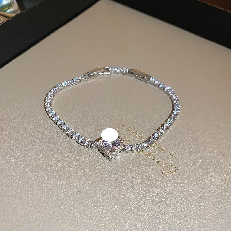 European and American Exquisite Zircon Love Bracelet Light Luxury High-end Temperament Versatile Niche Bracelet Fashion Personalized Jewelry Women